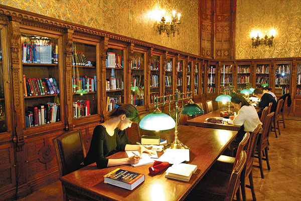 A könyvtárakban kevesebb a kölcsönzés, de több a látogató