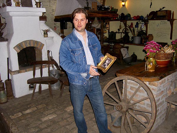 A palicsi Nagyanyó tanyáján Goran Gabrics a balkáni nosztalgiát vegyíti a bajor üdülőfalvak kényelmével