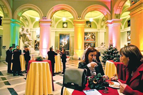 Céges parti a Szépművészeti Múzeumban. Egyre kevesebben üzletelnek karácsonykor fényűzően