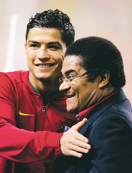 Portugál jelen (Cristiano Ronaldo) és múlt (Eusebio). Fényes mindkettő