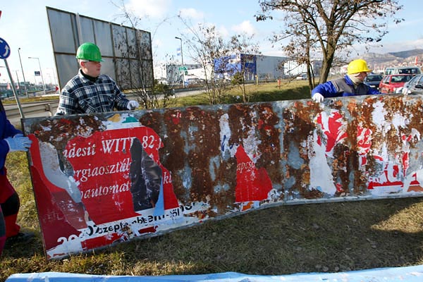 A városrészben határozatban tiltják a 12 négyzetméternél nagyobb táblák kihelyezését