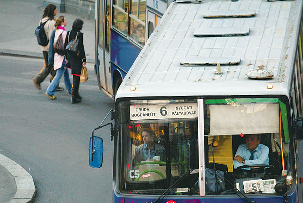 A csaknem negyven buszjáratot érintő csökkentés a városházán is kiverte a biztosítékot