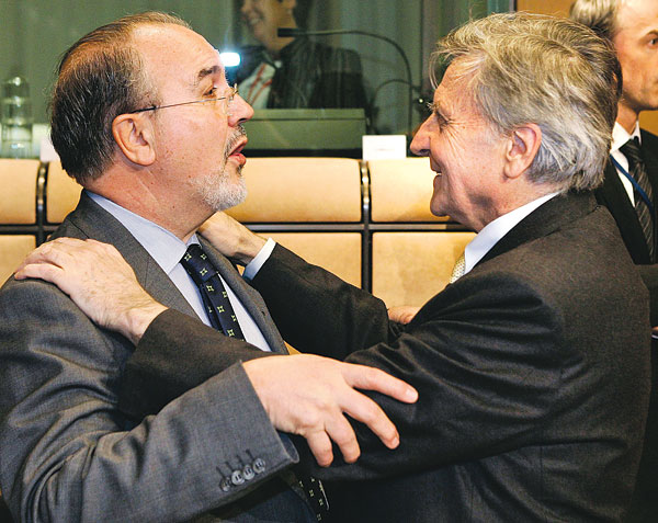 A spanyol pénzügyminiszter Pedro Solbes és Jean-Claude Trichet. Az EKB elnöke hűti a fűteni akarókat