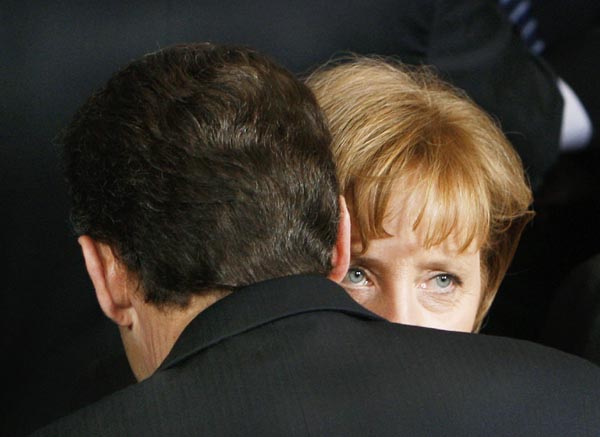 Sarkozy és Merkel a francia-német barátságot ápolja Brüsszelben