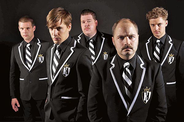 The Hives - szigorúnak látszanak