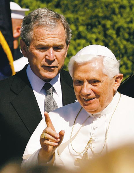 Bush és XVI. Benedek