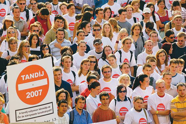 Tandíjellenes demonstráció Pécsett 2006. szeptember 30-án