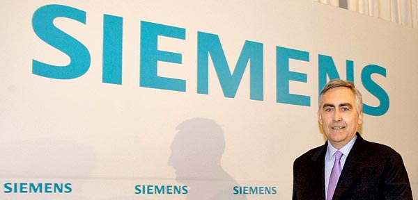 Peter Löscher a Siemens negyedévi sajtótájékoztatóján
