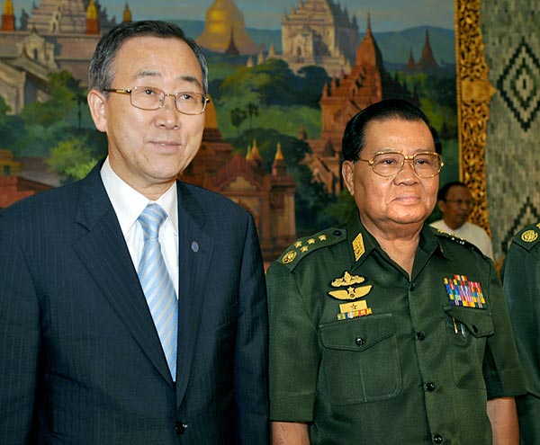 Ban Ki Mun és Than Sve a najpjidói találkozón
