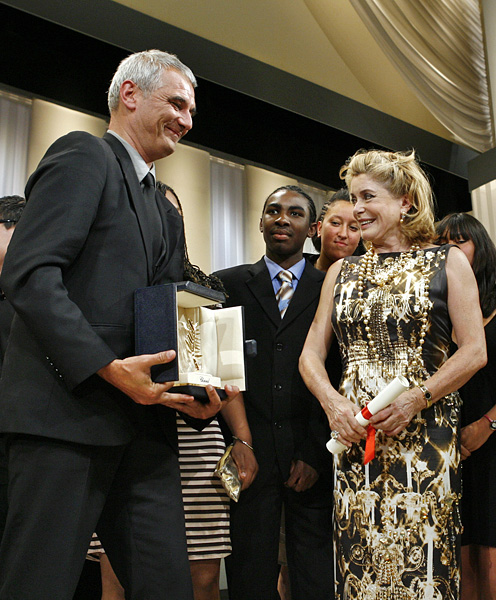 Laurent Cantet rendező és Catherine Deneuve az Arany Pálmával