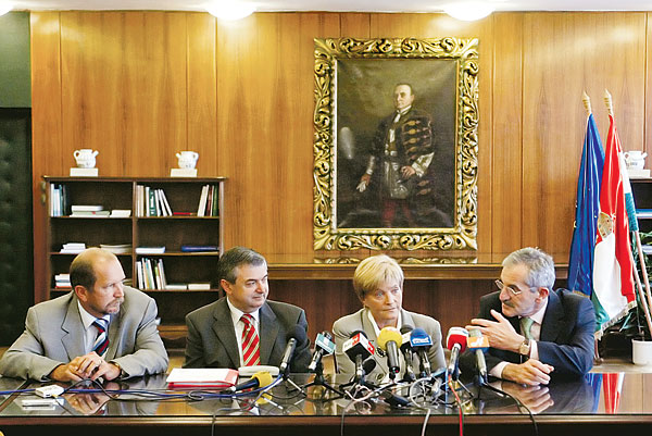 Egykori egészségügyi miniszterek egy asztalnál 2006 szeptemberében: Rácz Jenő, Kökény Mihály, Csehák Judit és Molnár Lajos