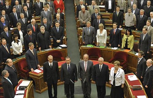 Az öt új miniszter letette esküjét
