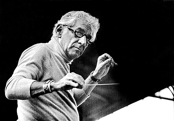 Leonard Bernstein vezényli legismertebb mûvét