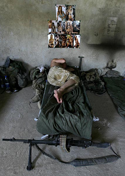 Brit katona szállásán az afganisztáni Helmand tartományban