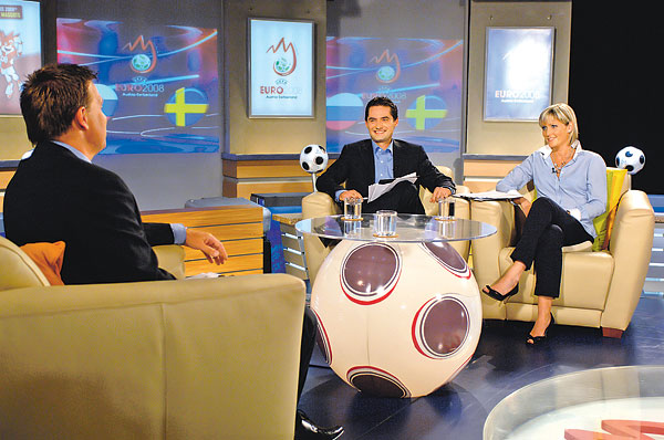Bánfi János (szakértő), Török Olivér és Mérei Andrea a futball Eb studiójában