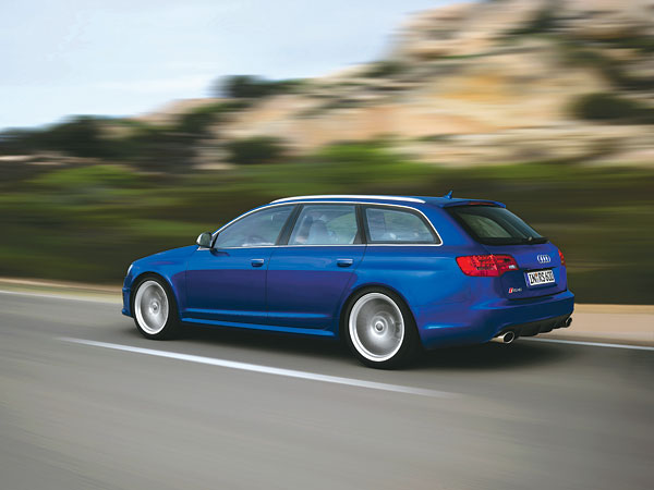 Audi RS-jellegzetességek: kék szín és győri motor