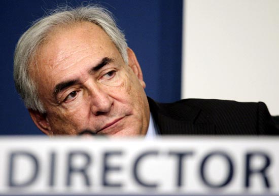  International Monetary Fund Managing Director Dominique Strauss-Kahn speaks at the closing session of the annual International Monetary Fund-World Bank meeting in Washington, in this October 13, 2008 file photo. The IMF said on October 18, 2008 it w