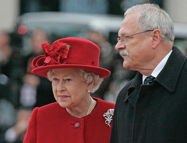 II. Erzsébet angol királynő és Ivan Gasparovic szlovák államfő