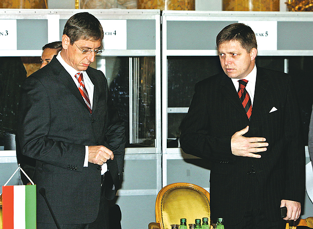 A magyar és a szlovák kormányfő a lengyel fővárosban