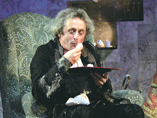 Fazekas István Antonio Salieri szerepében, Peter Shaffer Amadeus című darabjában