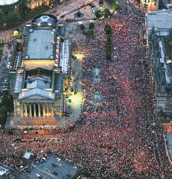 Liverpool, 2005: a városháza előtti tér a BL-győzelem után