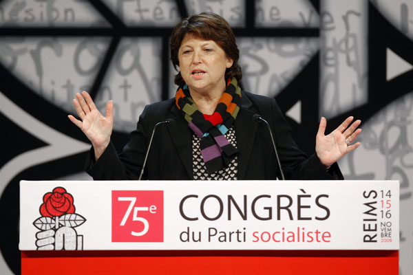 Martine Aubry mindössze 42 szavazattal előzte meg riválisát