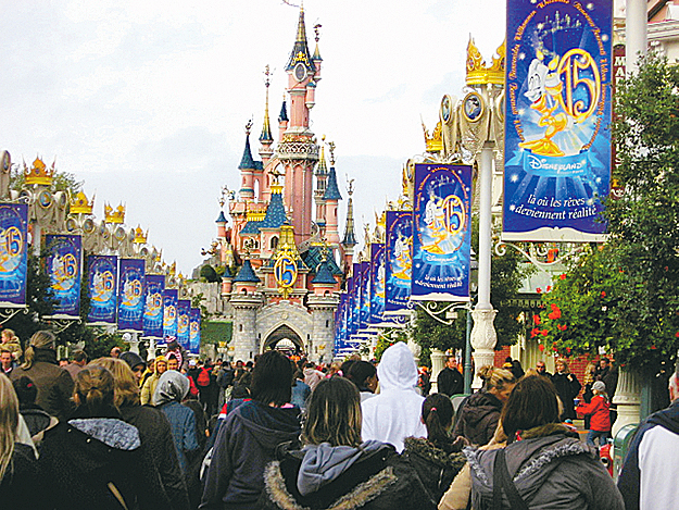Az idén tizenötödik születésnapját ünneplő párizsi Disneyland