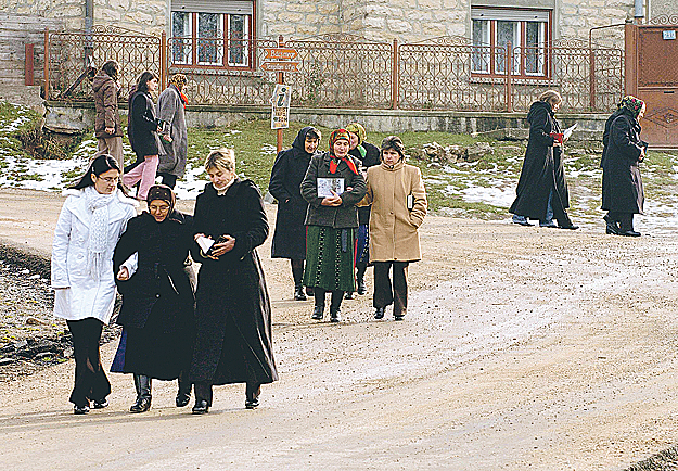 Kalotaszentkirályon szavazni mennek az asszonyok