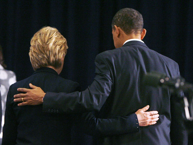 Hillary Clinton és Barack Obama a sajtótájékoztató után