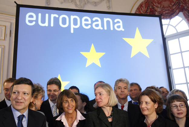 (Front row, L to R) European Commission Chairman Jose Manuel Barroso, France's Minister of Culture Christine Albanel, European digital library Foundation President Elisabeth Niggemann and unidentified European Ministers of Culture pose during the ope