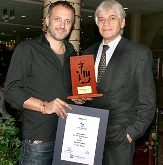 Sós B. Péter és Léderer Pál átveszi Az Év honlapja 2008 díjat