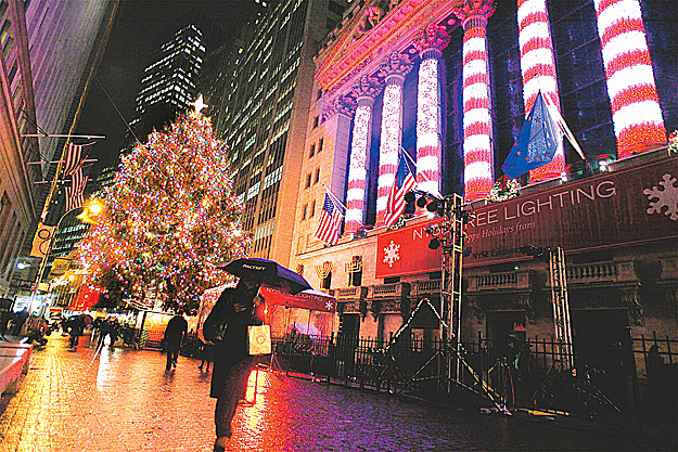 Karácsonyi díszben a New York-i tőzsde. A gazdaságnak nincs mit ünnepelnie