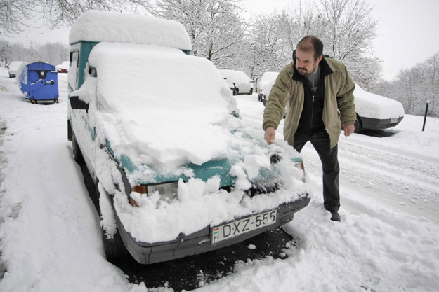 Miskolcon 10-15 cm-es hó esett