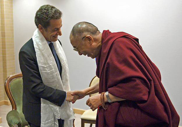 Nicolas Sarkozy és Dalai Lama Gdanskban