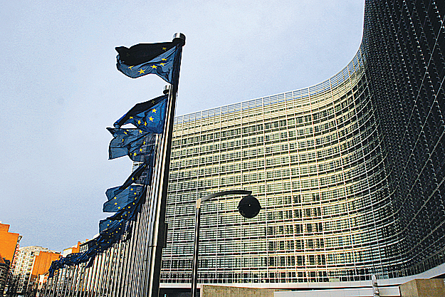 Az Európai Bizottság brüsszeli székháza. A kávéért nem mindenkinek kell sorban állnia