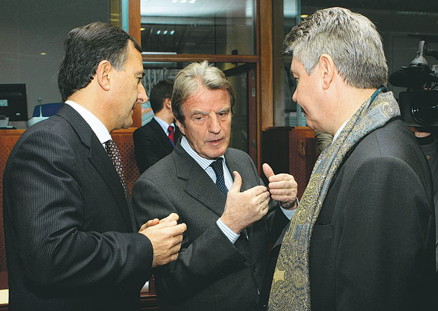 Az olasz, a francia és a belga külügyminiszter a tanácskozáson
