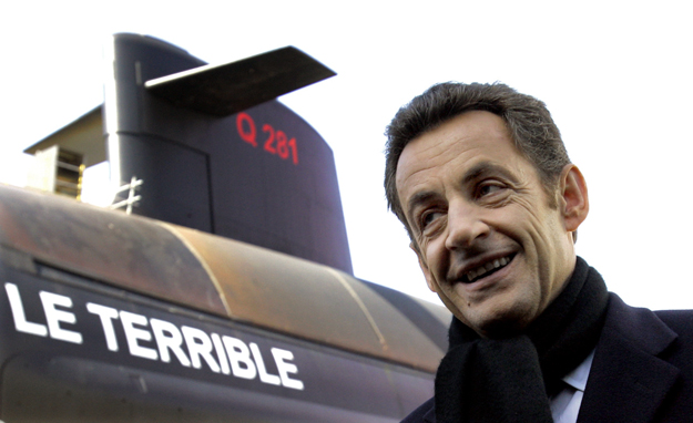2008 március 21, Cherbourg: Nicolas Sarkozy átadta Franciaország legújabb, Szörnyeteg nevű atom-tengeralattjáróját.