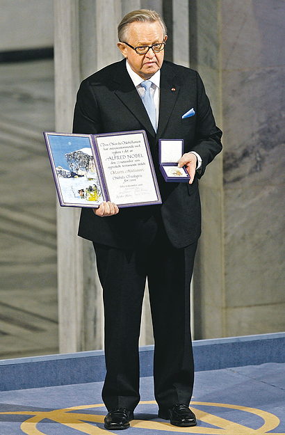Ahtisaari a díjakkal