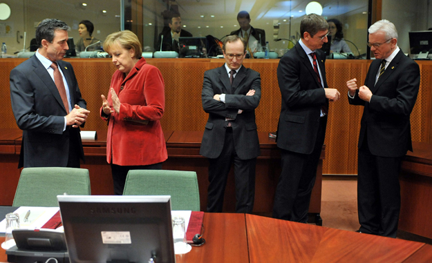Kiscsoportos foglalkozás - Anders Fogh Rasmussen és Angela Merkel német kormányfő, valamint Gyurcsány Ferenc miniszterelnök és Hans-Gert Pöttering, az Európai Parlament elnöke beszélget az EU-csúcson
