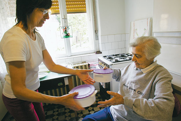 Sok nyugdíjas éhezne a segítség nélkül