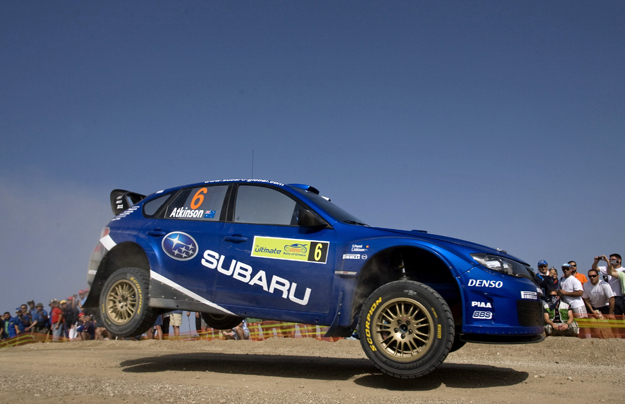 Subaru Impreza WRC-vel versenyző Chris Atkinson az Acropolis rally-n 