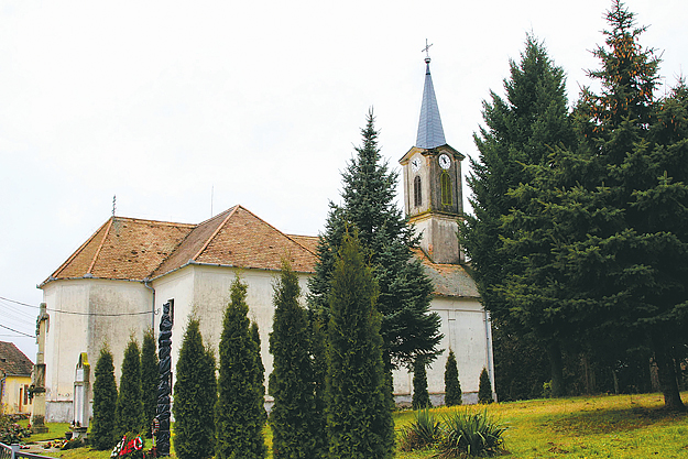 Ha nyernek, harminc év után ismét felújíthatják a falu templomát