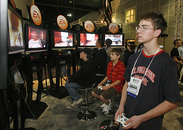 Electronic Arts videójáték gyártó cég pavilonja egy kiállításon.