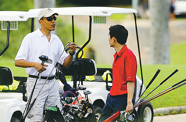 Barack Obama golfozni indul Hawaiin, ahol az ünnepek alatt a szabadságát tölti