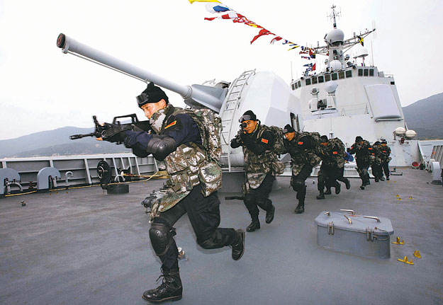 Kínai tengerészgyalogosok gyakorlaton. Jelentős strukturális gyengeségek