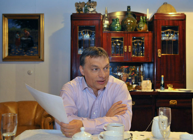 Orbán Viktor, a Fidesz elnöke interjút ad a Magyar Távirati Irodának felcsúti házában, 2009. január 4-én