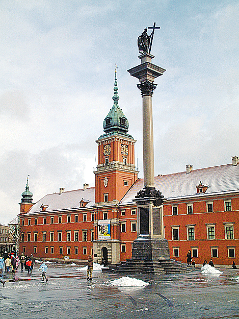 A vár a Zsigmond-oszloppal