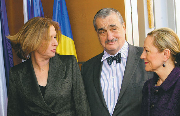 Cipi Livni, Karel Schwarzenberg és Benita Ferrero-Waldner, az EU külügyi biztosa