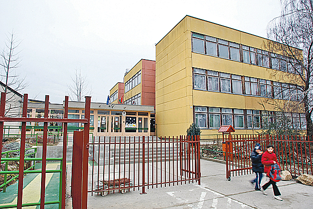 Iskola és polgármesteri hivatal