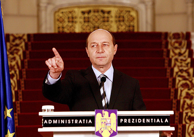 Traian BASESCU államfő a bukaresti elnöki hivatalban, a Cotroceni-palotában 2008. dedcember 15-én bejelenti, hogy Emil Bocot, a Demokrata-Liberális Párt, a PD-L elnökét, Kolozsvár polgármesterét jelölte miniszterelnöknek. Az elnök eredetileg, decembe